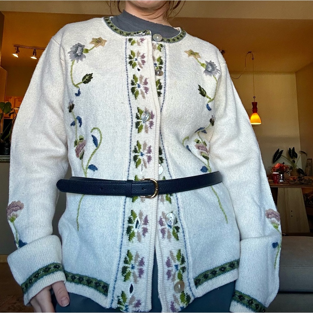 Vintage Wool Floral Spring Embroidered Ivory Sweater - Picture 3 of 4
